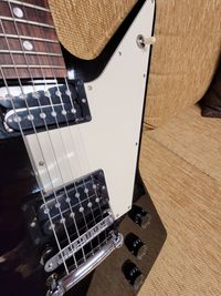 Gibson Explorer Detail 2