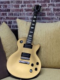 Gibson Les Paul Tribute Gold Top_Front